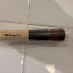 Bobbi Brown Full Coverage Face Brush Travel Size